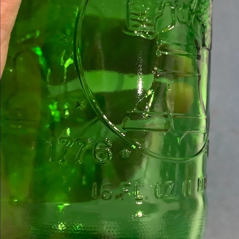 7-UP Bottle/Liberty Bell,Bicentennial 1976,Green Glass Bottle, excellent clean